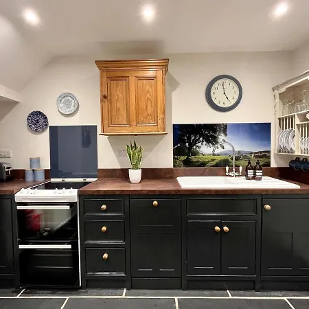 Stylish & Cosy Barn Minutes From The District *