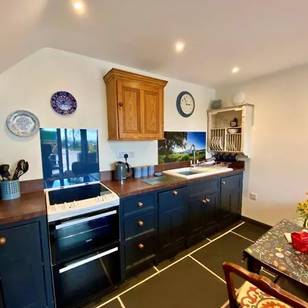 Stylish & Cosy Barn Minutes From The District