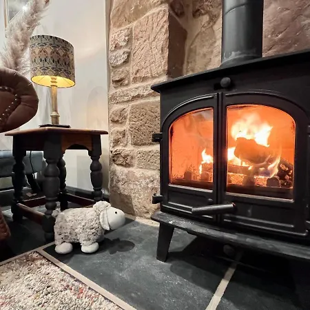 Stylish & Cosy Barn Minutes From The District *