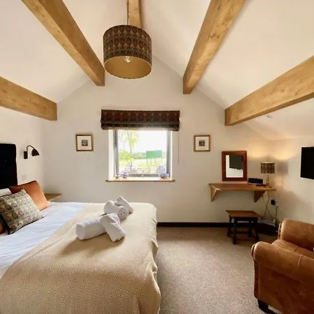 Stylish & Cosy Barn Minutes From The District
