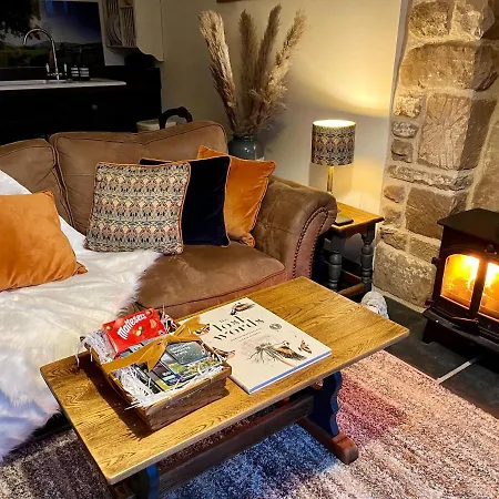 Stylish & Cosy Barn Minutes From The District 펜리스